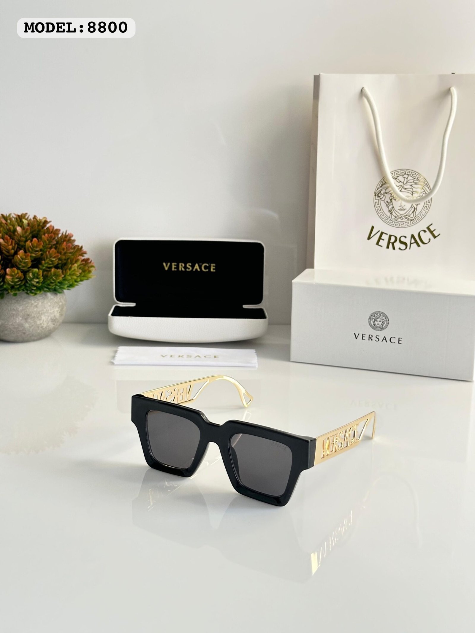 Vesace Gold Black