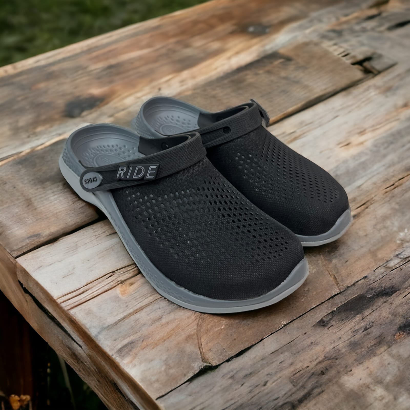 CROCS  LITERIDE 360 CLOGS ( BLACK  & GRAY )